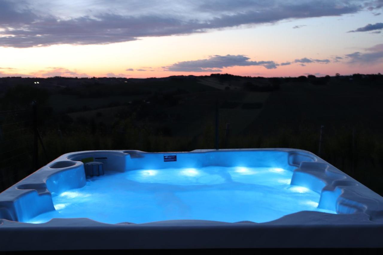 B&B Al Chicco D'Uva Morro dʼAlba Екстериор снимка